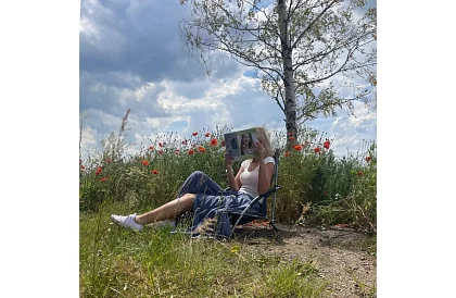 Skladacie kempingové kreslo – šedé