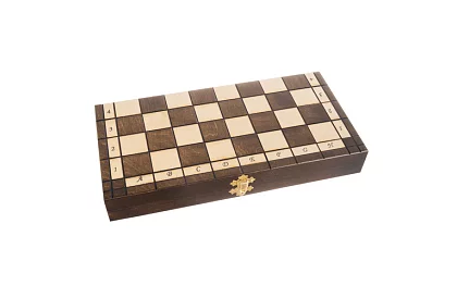 Drevené šachy z habru – elegantná klasika v kufríku