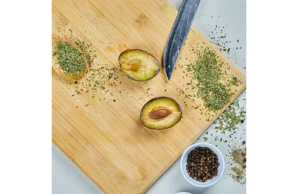 Sada 4 bambusových krájacích a servírovacích dosiek + stojan