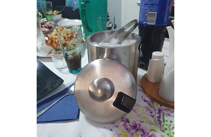 Zásobník na ľad 1,3 litra – vedro s viečkom a kliešťami