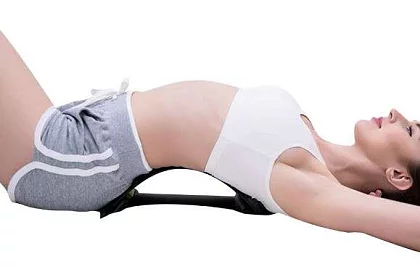 Podložka na protahovanie chrbta s akupresúrnymi bodmi