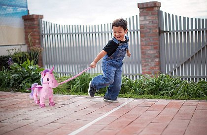 Spievajúci a chodiaci plyšový jednorožec Unicorn Roxy