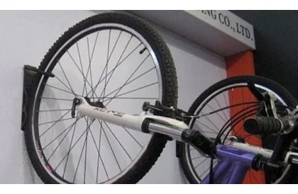 Háčik na zavesenie bicykla na stenu