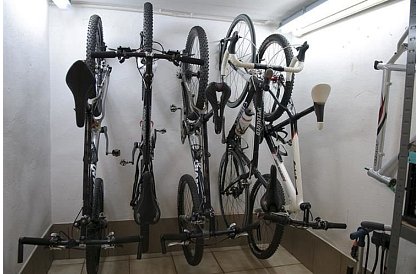 Háčik na zavesenie bicykla na stenu