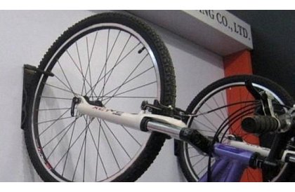Háčik na zavesenie bicykla na stenu