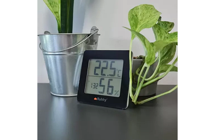 Digitálne hodiny s teplomerom a vlhkomerom