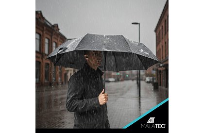 Veľký skladací vetruodolný dáždnik Malatec – rýchle otváranie