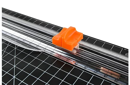 Rezačka na papier – gilotína/trimer