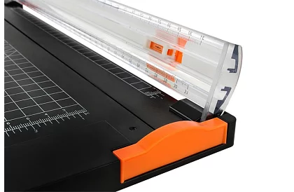 Rezačka na papier – gilotína/trimer