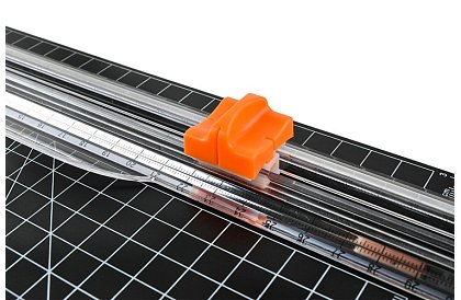 Rezačka na papier – gilotína/trimer