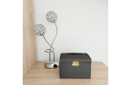 Elegantná šperkovnica – čierna so zámkom a saténovým povrchom