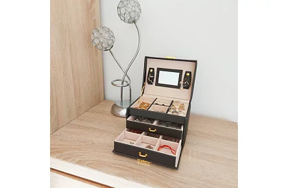 Elegantná šperkovnica – čierna so zámkom a saténovým povrchom