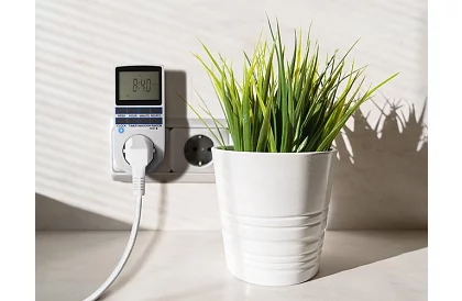 Digitálne spínacie hodiny – časovač zapnutia/vypnutia