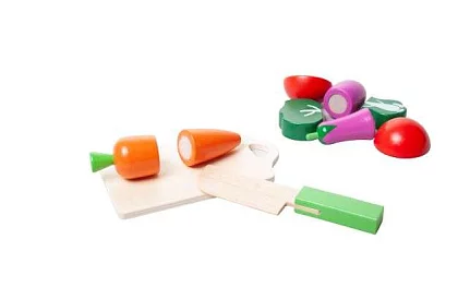 Drevené ovocie a zelenina na krájanie v vedre