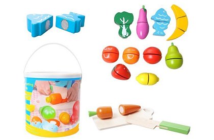 Drevené ovocie a zelenina na krájanie v vedre