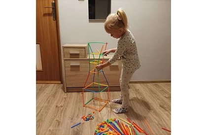 Barevná 3D stavebnica z brčiek 408 ks – kreatívna hra pre deti