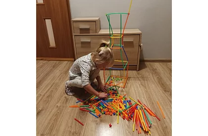 Barevná 3D stavebnica z brčiek 408 ks – kreatívna hra pre deti