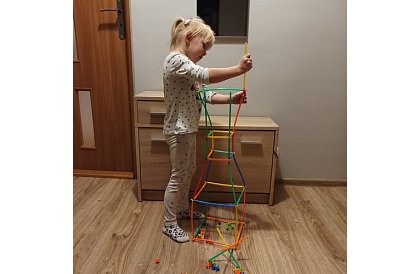 Barevná 3D stavebnica z brčiek 408 ks – kreatívna hra pre deti