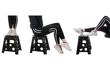 Skladacia stolička – taburet čierno-biely