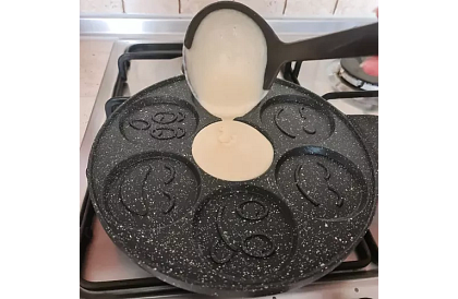 Panvica na lievance s úsmevmi - 26 cm