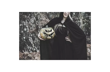 Dlhý plášť s kapucňou