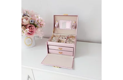 Elegantná šperkovnica – ružová s zámkom a saténovým povrchom