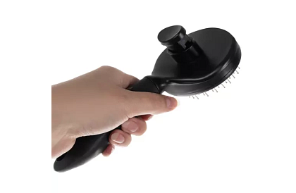 Samočistiaci vyčesávací kartáč na srsť