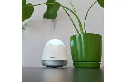 Strojček na odstránenie žmolkov z oblečenia