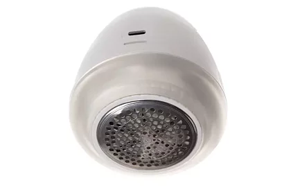 Strojček na odstránenie žmolkov z oblečenia