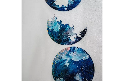 Strojček na odstránenie žmolkov z oblečenia