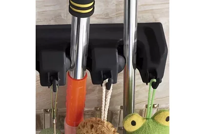 Nástenný držiak na záhradné náradie