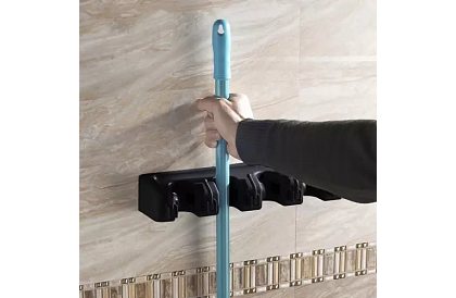 Nástenný držiak na záhradné náradie