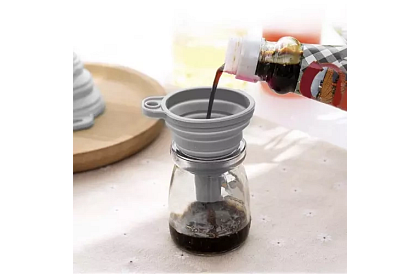 Univerzálny skladací silikónový lievik