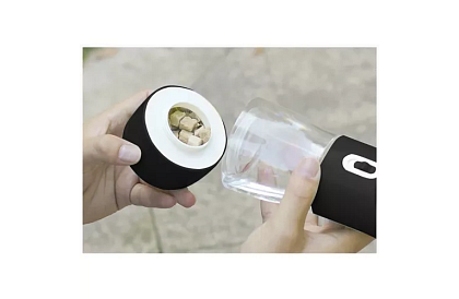 Cestovná fľaša na vodu pre psov s miskou na maškrty