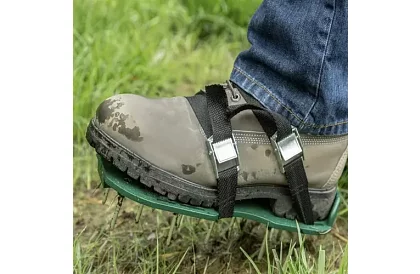 Univerzálny prevzdušňovač trávnika na topánky