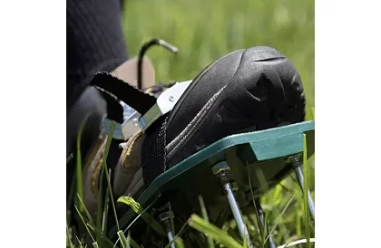 Univerzálny prevzdušňovač trávnika na topánky