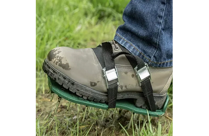 Univerzálny prevzdušňovač trávnika na topánky