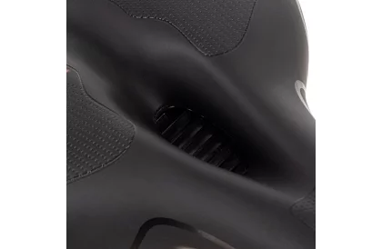 Cyklistické sedlo ACTIVE s vetraním a vodotesným poťahom