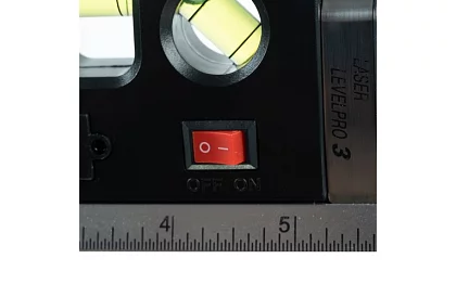 Laserová vodováha s navíjacou metrom – 250 cm