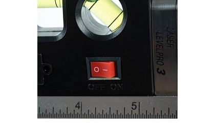 Laserová vodováha s navíjacou metrom – 250 cm