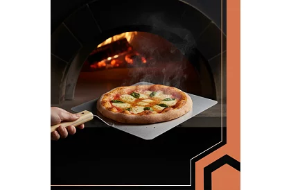 Nerezová lopata na pizzu s drevenou rukoväťou