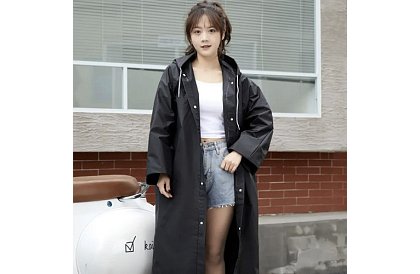 Silná čierna oversize pláštenka