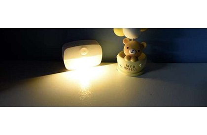 LED bezdrôtové svetlo so senzorom pohybu
