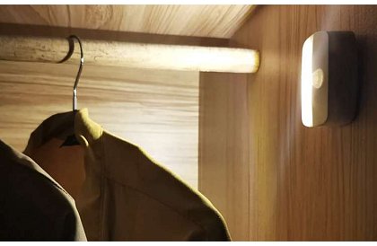 LED bezdrôtové svetlo so senzorom pohybu