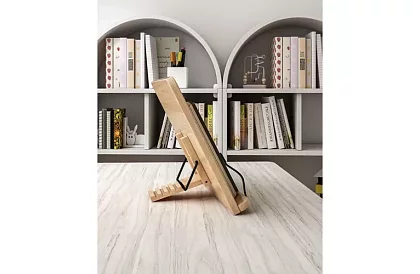 Drevený stojan pre knihu a notebook