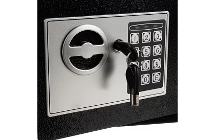 Elektronický trezor s kľúčom a kódovým zámkom – bezpečné uloženie cenností