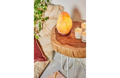 Solná lampa s nastaviteľnou intenzitou svetla