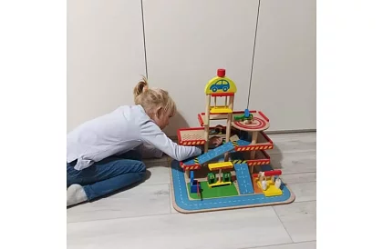 Drevené parkovisko – garáž pre deti