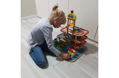 Drevené parkovisko – garáž pre deti