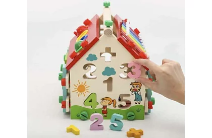 Drevený vzdelávací zmyslový domček